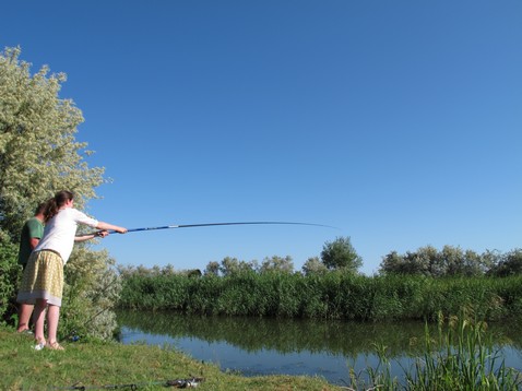 Judit horgászik